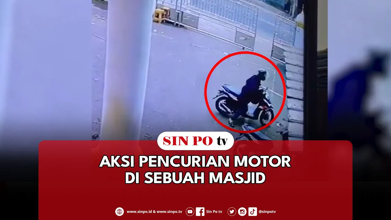 Aksi Pencurian Motor di Sebuah Masjid