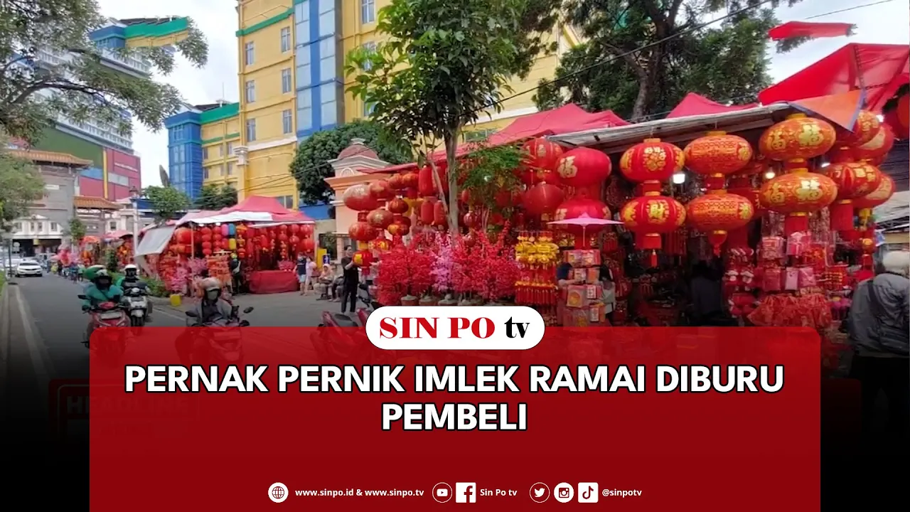 Pernak Pernik Imlek Ramai Diburu Pembeli