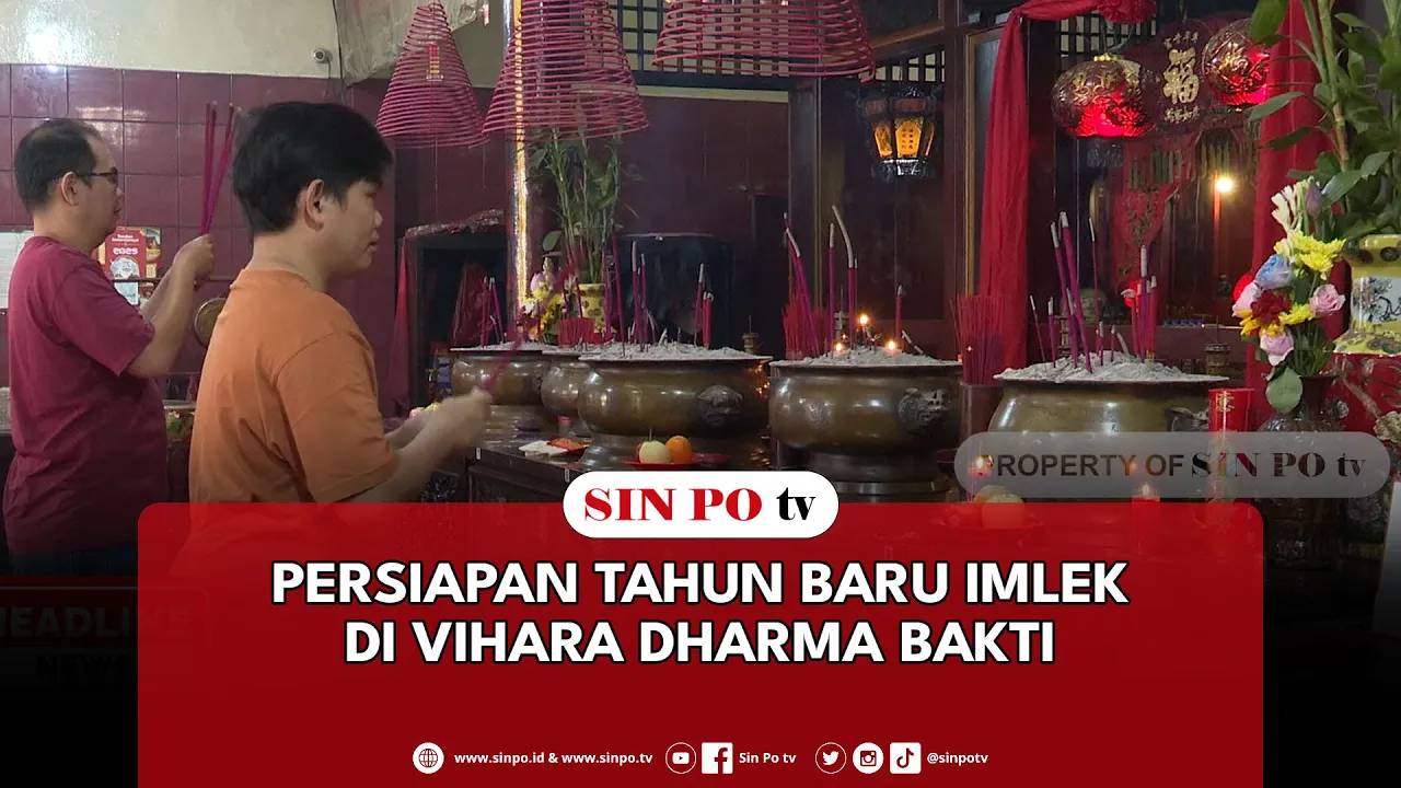 Persiapan Tahun Baru Imlek di Vihara Dharma Bakti