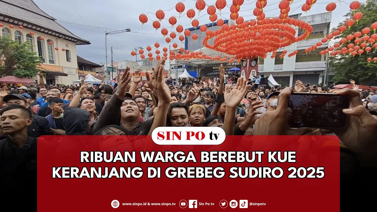 Ribuan Warga Berebut Kue Keranjang Di Grebeg Sudiro 2025
