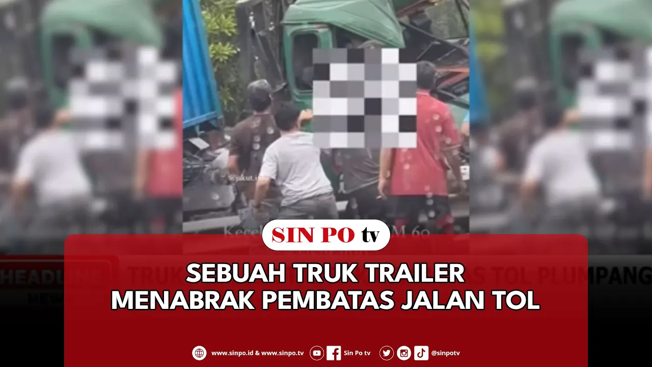 Sebuah Truk Trailer Menabrak Pembatas Jalan Tol