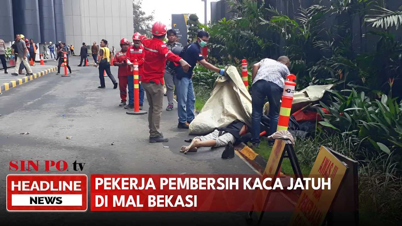 Pekerja Pembersih Kaca Jatuh Di Mal Bekasi