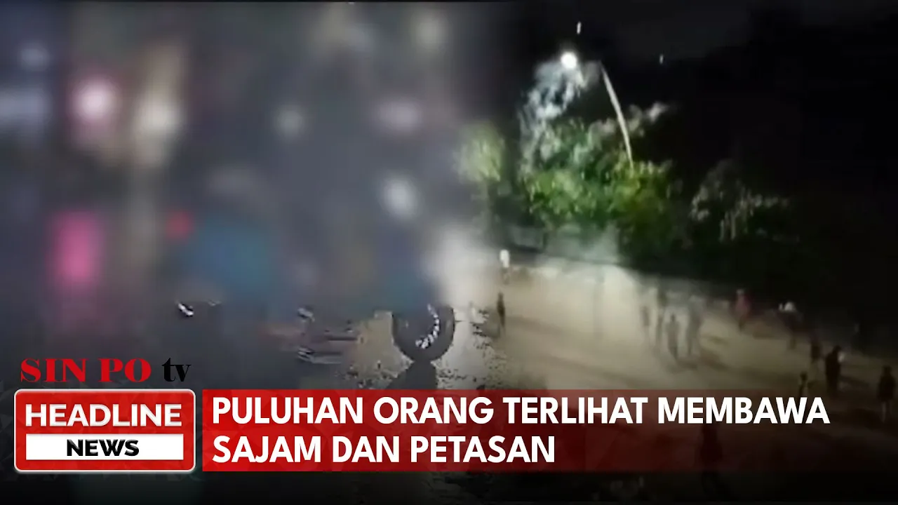 Puluhan Orang Terlihat Membawa Sajam Dan Petasan