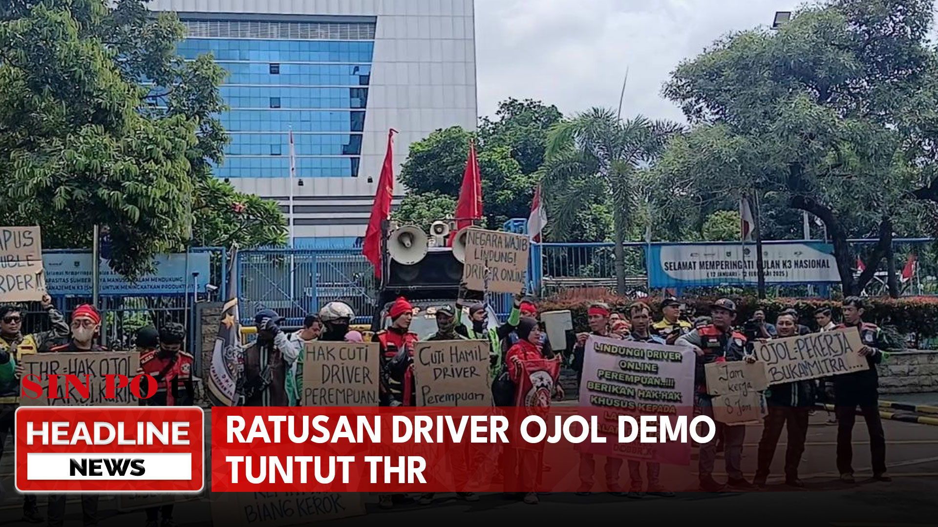 Ratusan Driver Ojol Demo Tuntut THR