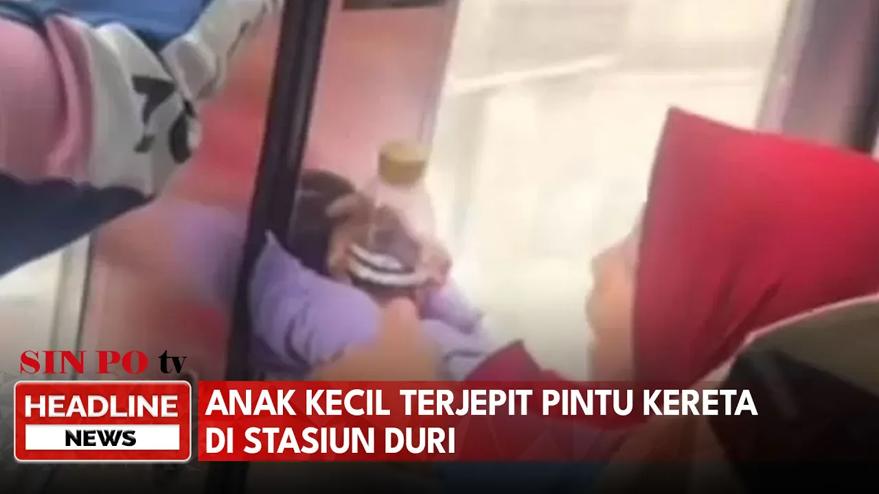 Anak Kecil Terjepit Pintu Kereta Di Stasiun Duri