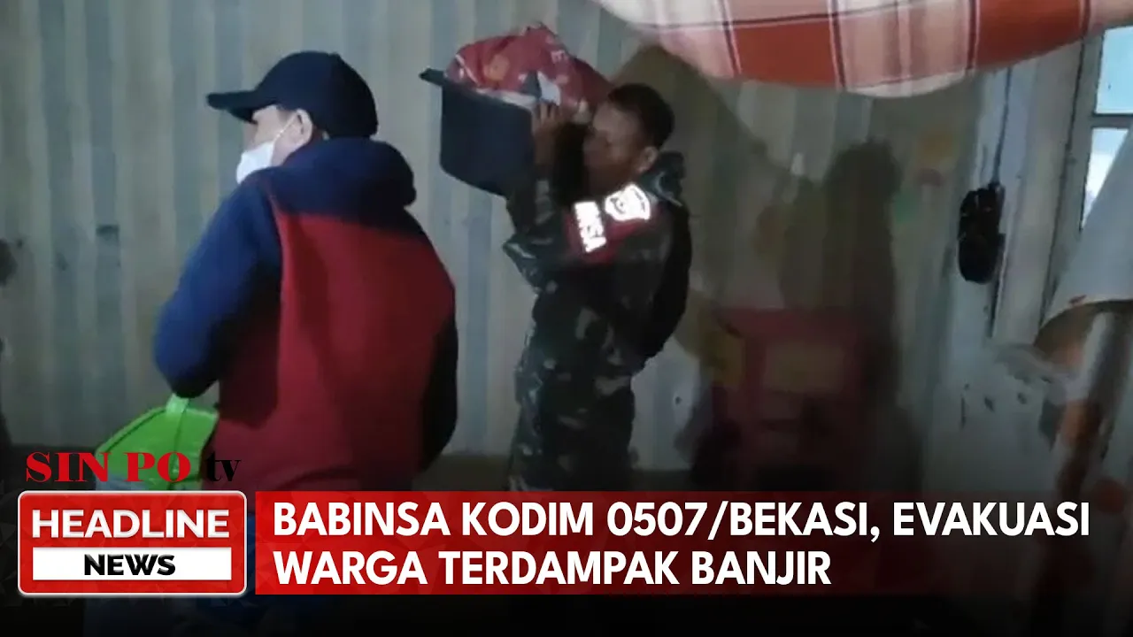 Babinsa Kodim 0507/Bekasi, Evakuasi Warga Terdampak Banjir