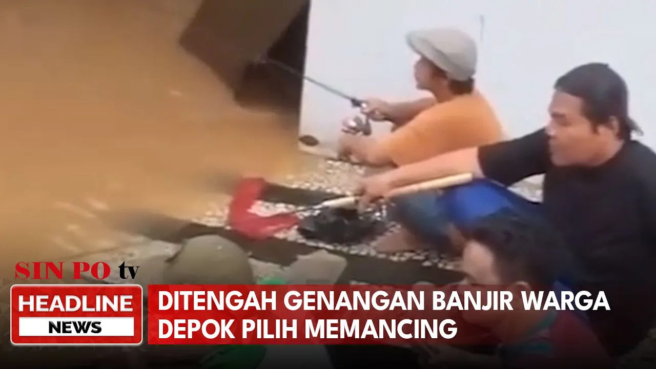 Ditengah Genangan Banjir Warga Depok Pilih Memancing