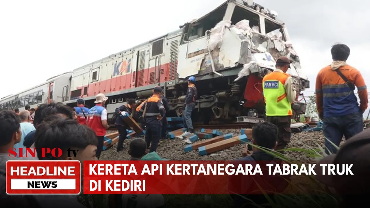 Kereta Api Kertanegara Tabrak Truk Di Kediri