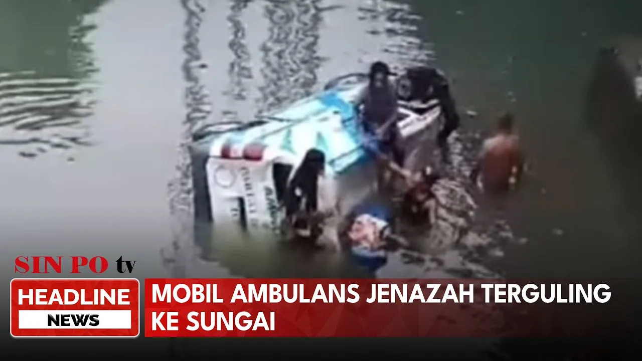Mobil Ambulans Jenazah Terguling ke Sungai