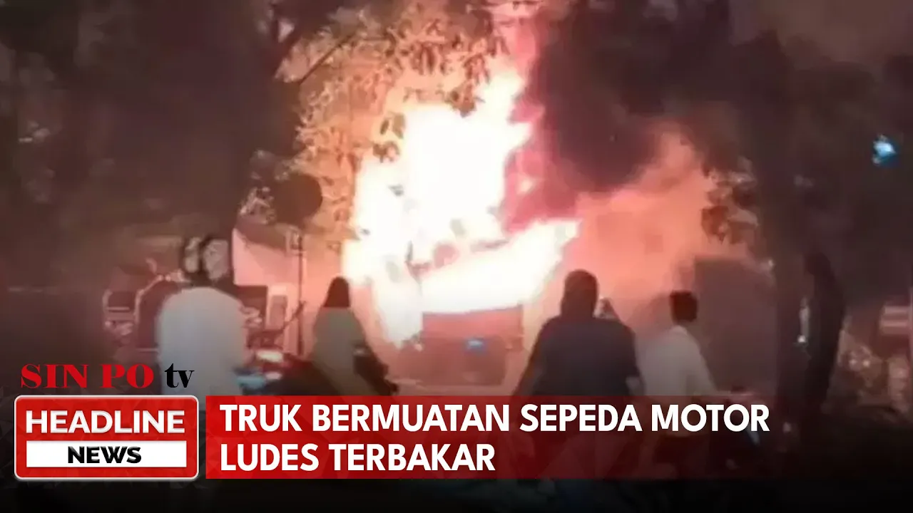 Truk Bermuatan Sepeda Motor Ludes Terbakar