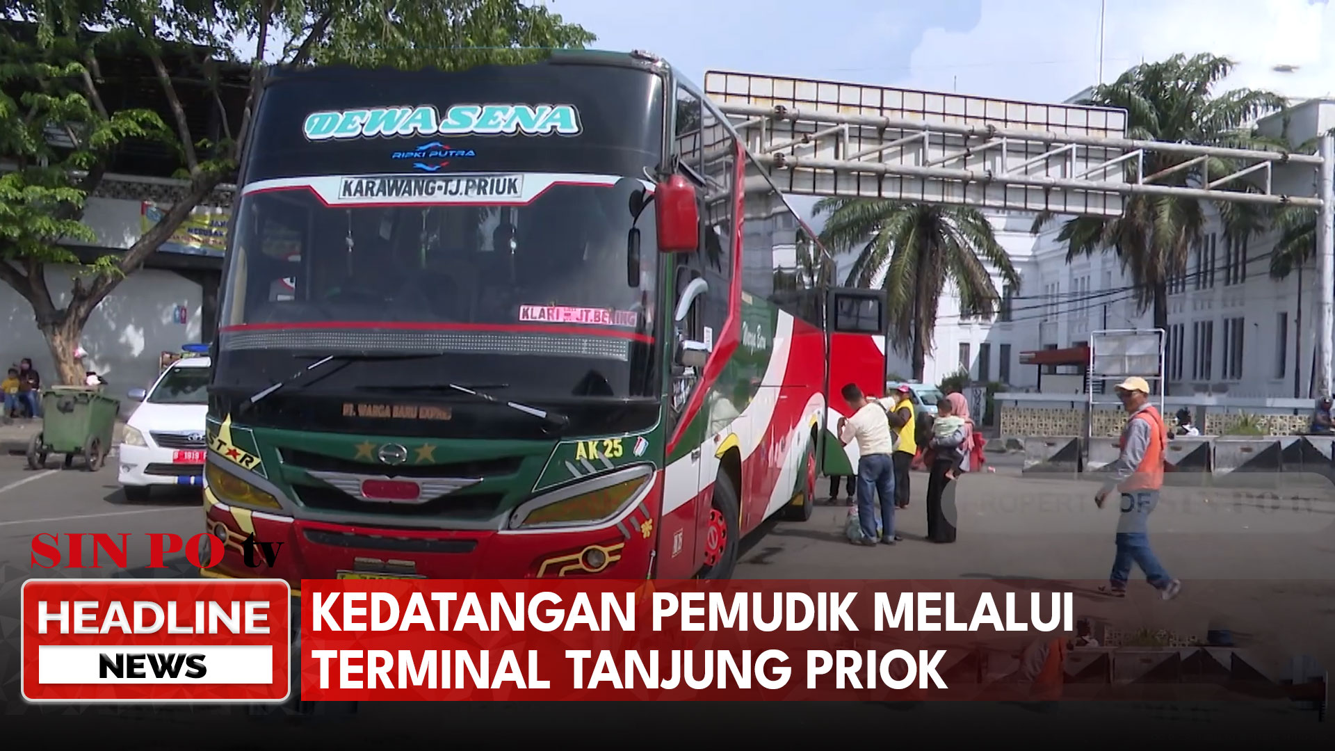 Kedatangan Pemudik Melalui Terminal Tanjung Priok