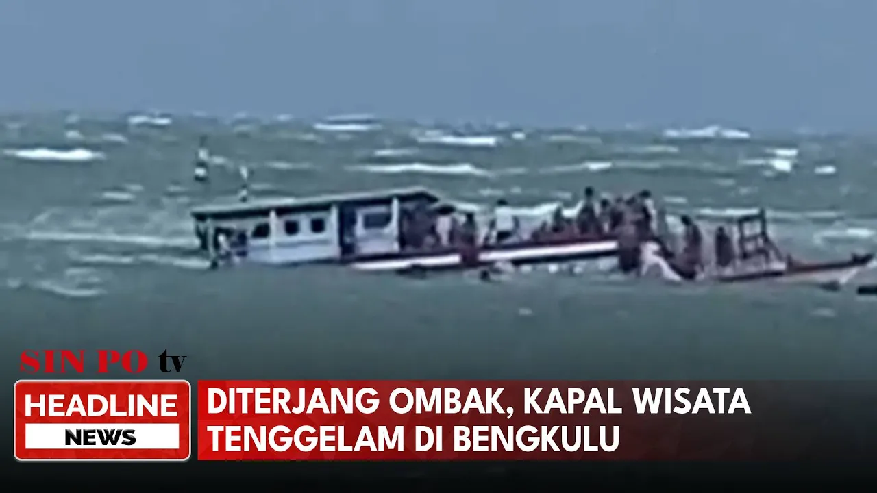 Diterjang Ombak, Kapal Wisata Tenggelam di Bengkulu