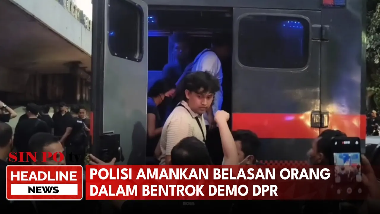 Polisi Amankan Belasan Orang dalam Bentrok Demo DPR