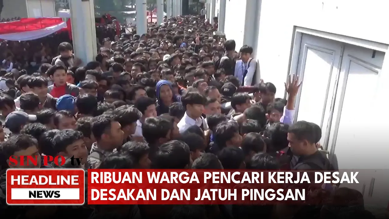 Ribuan Warga Pencari Kerja Berdesak-desakan dan Jatuh Pingsan