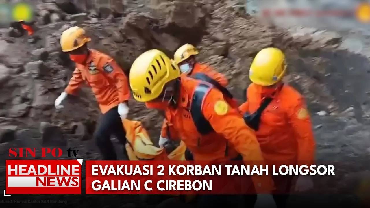 Evakuasi 2 Korban Tanah Longsor Galian C Cirebon