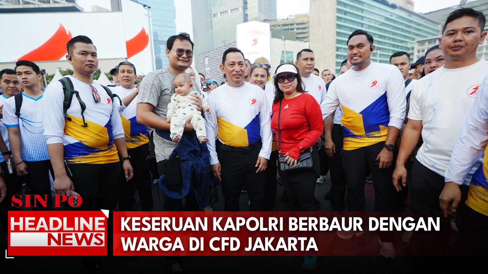 Keseruan Kapolri Berbaur dengan Warga di CFD Jakarta