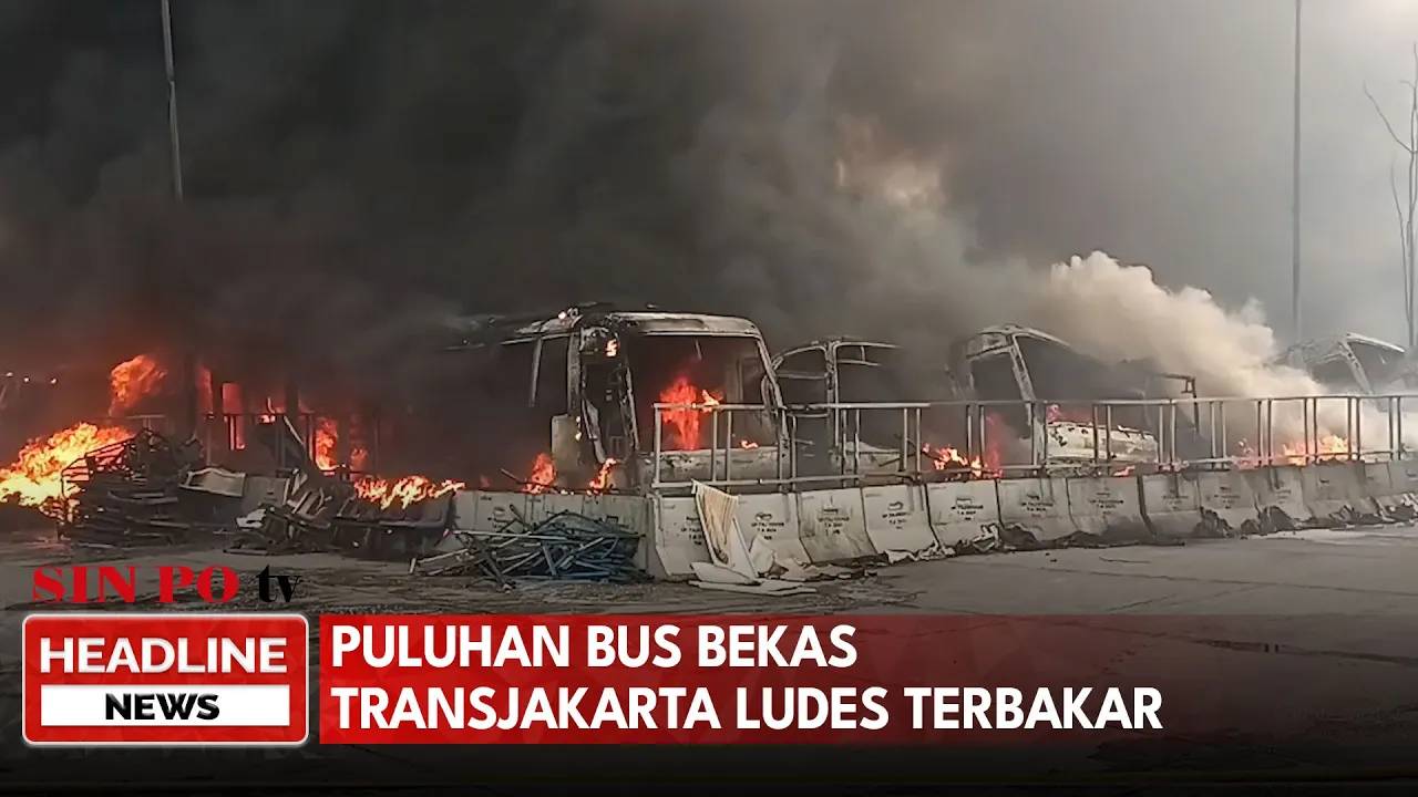 Puluhan Bus Bekas Transjakarta Ludes Terbakar