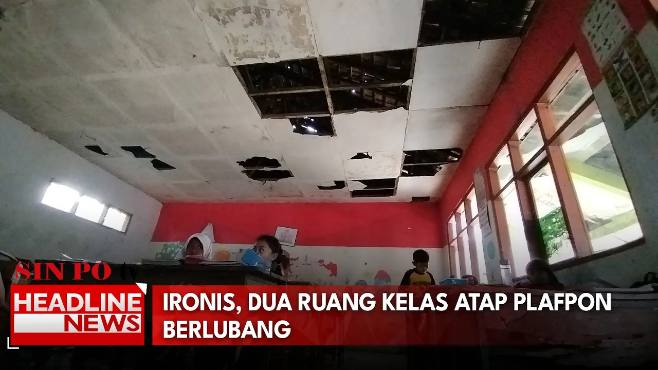 Ironis, Dua Ruang Kelas Atap Plafpon Berlubang