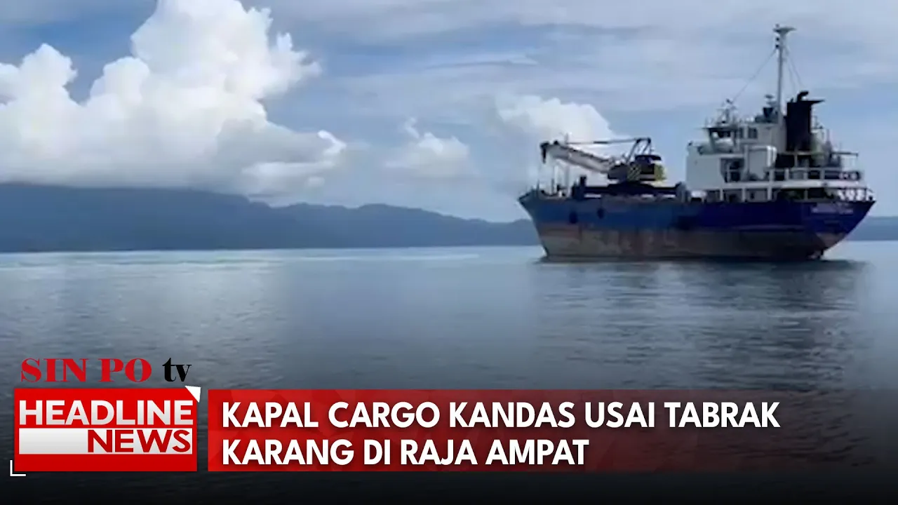 Kapal Cargo Kandas Usai Tabrak Karang Di Raja Ampat