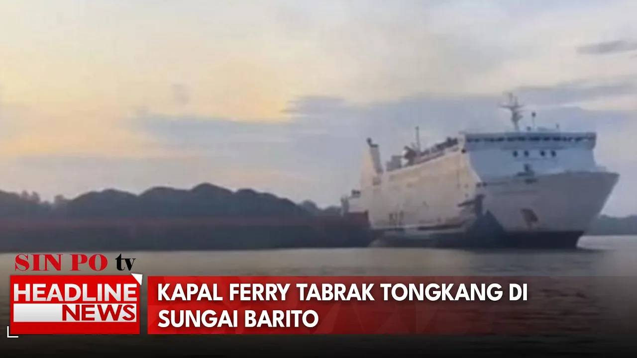 Kapal Ferry Tabrak Tongkang di Sungai Barito