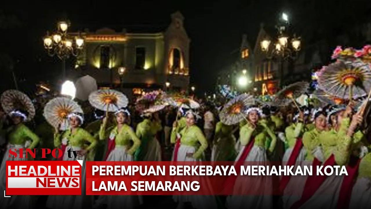Perempuan Berkebaya Meriahkan Kota Lama Semarang