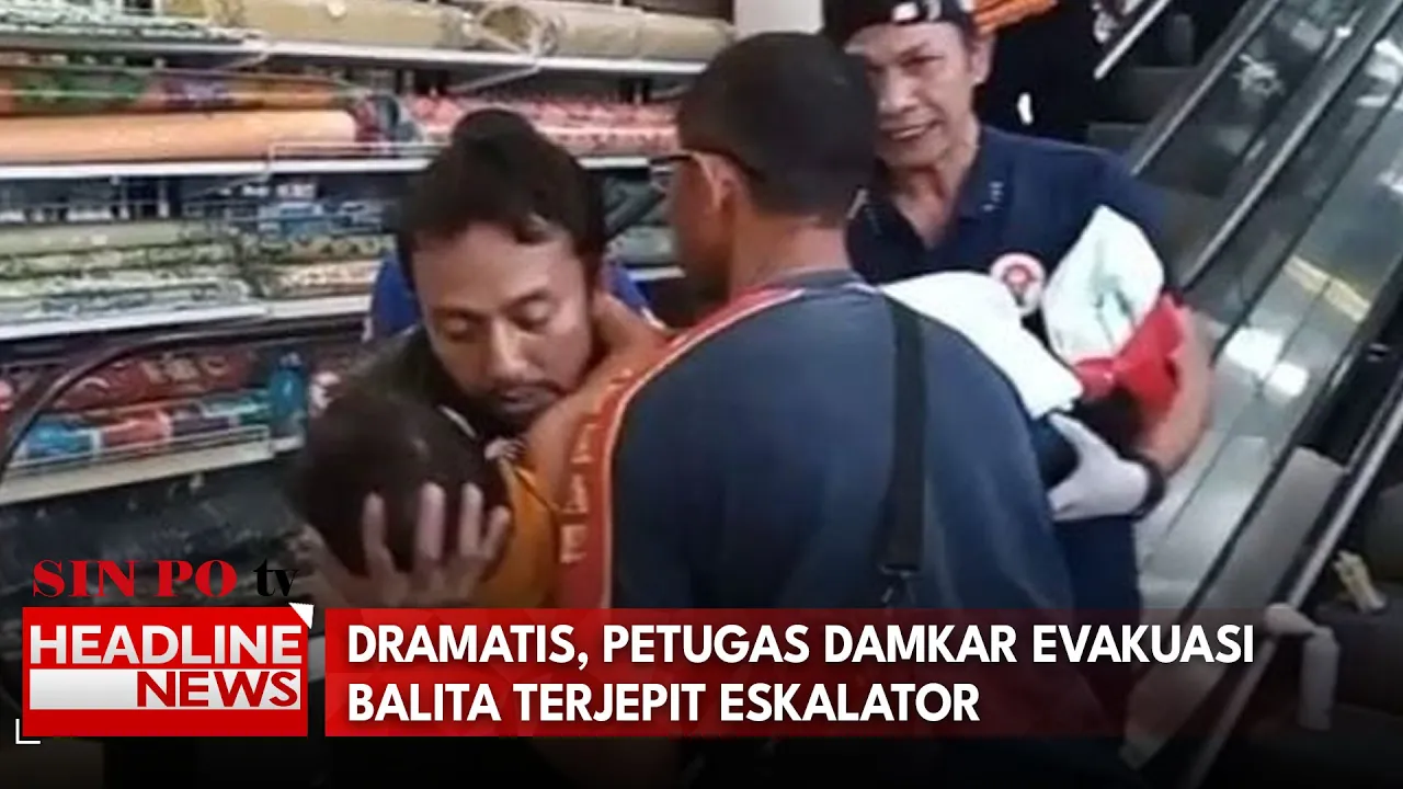 Dramatis, Petugas Damkar Evakuasi Balita Terjepit Eskalator
