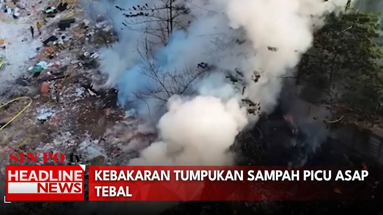 Kebakaran Tumpukan Sampah Picu Asap Tebal