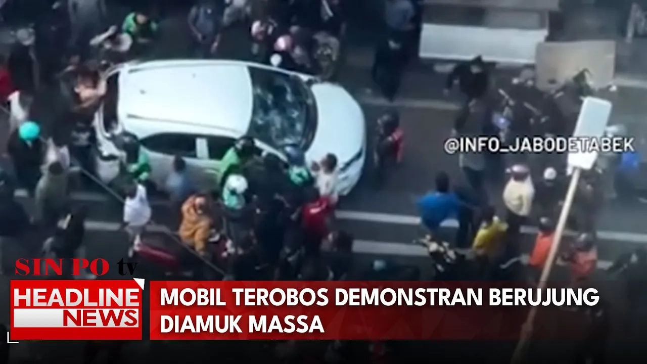 Mobil Terobos Demonstran Berujung Diamuk Massa