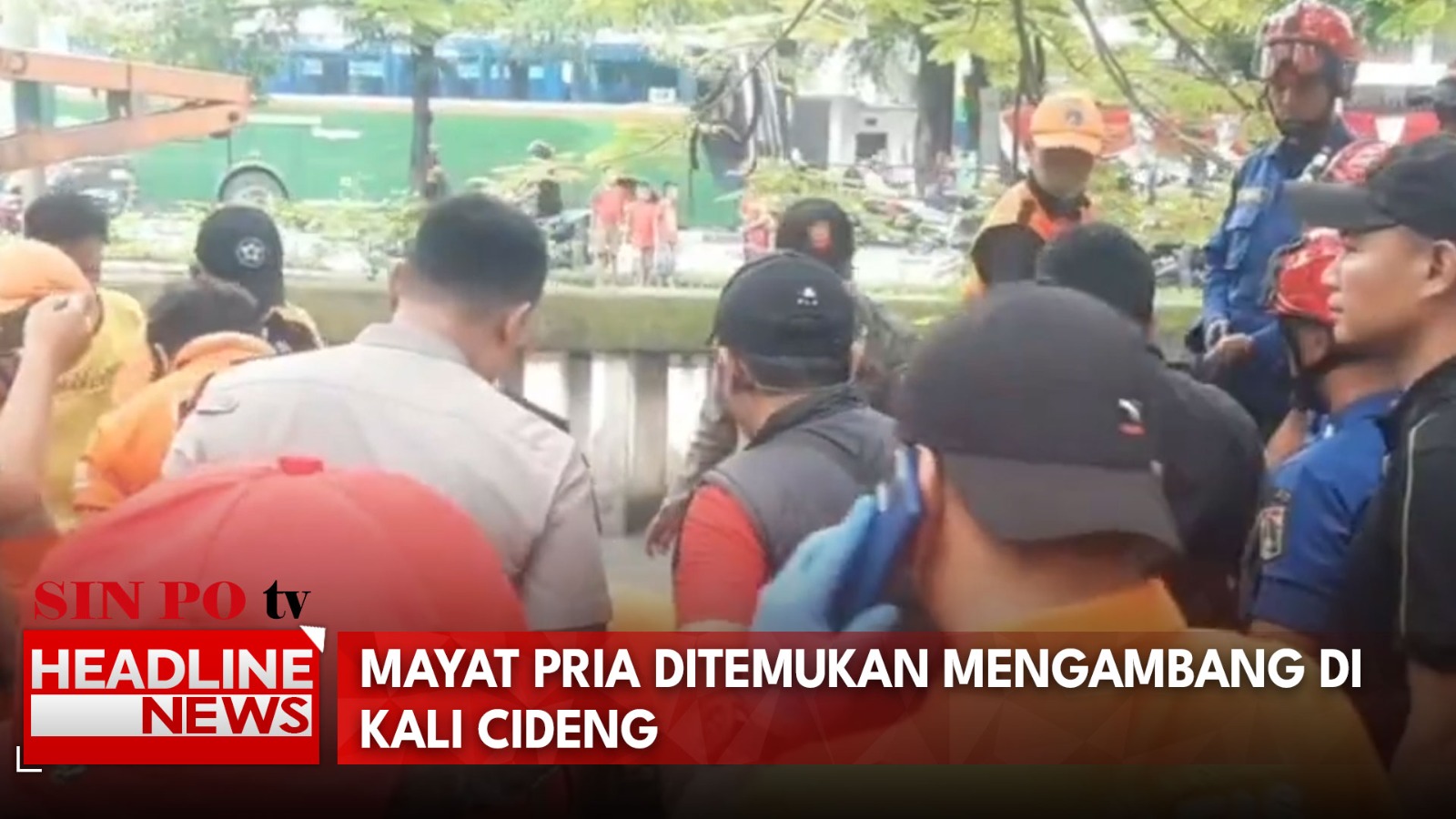 Mayat Pria Ditemukan Mengambang Di Kali Cideng