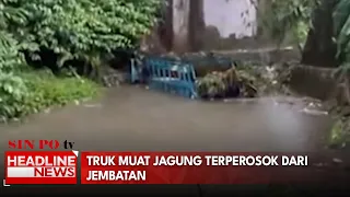 Truk Muat Jagung Terperosok Dari Jembatan