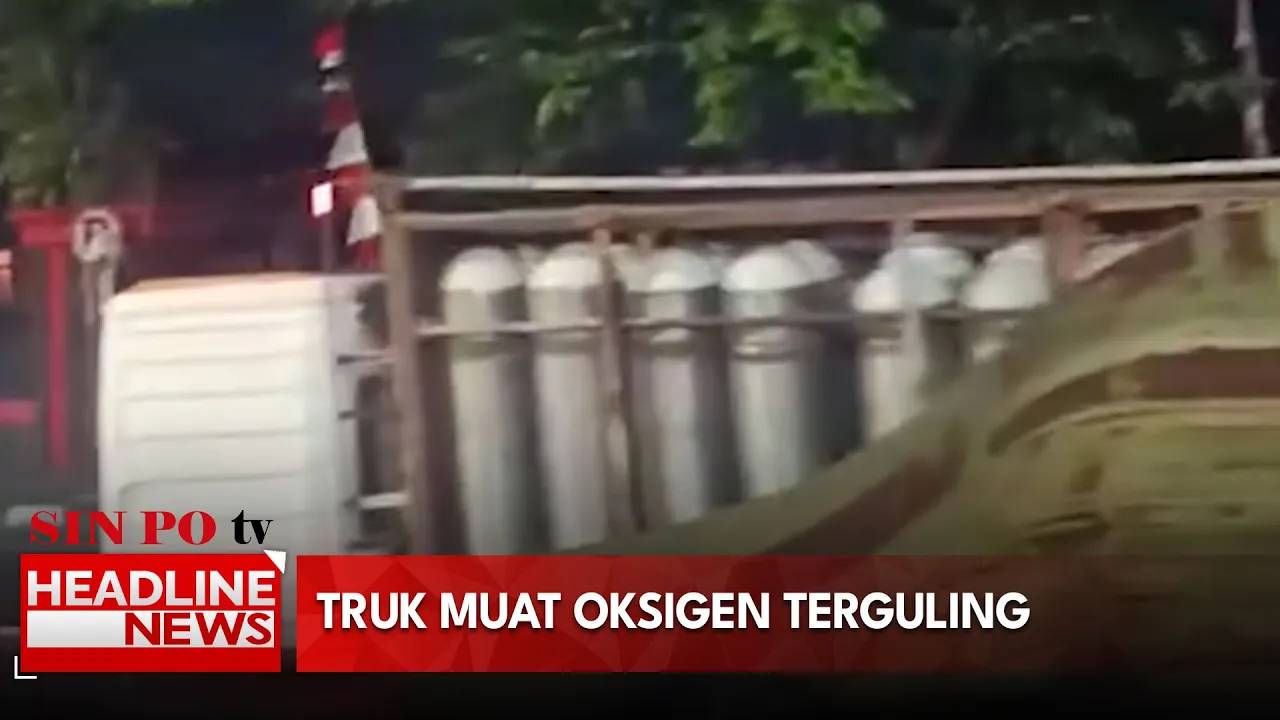 Truk Muat Oksigen Terguling