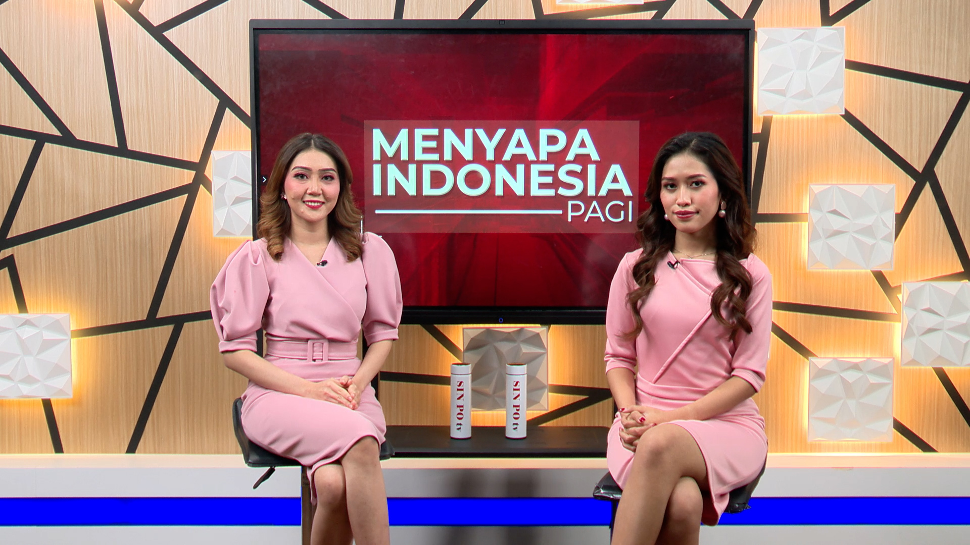 Tukang Kayu Dibacok Oleh KKB, Satlantas Solo Bagikan Bendera Merah Putih | Menyapa Indonesia Pagi