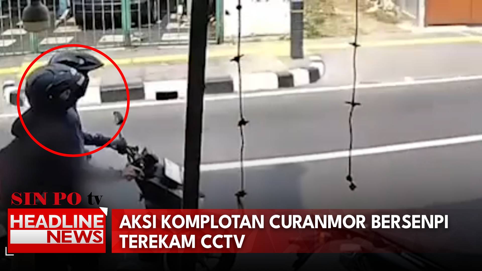 Aksi Komplotan Curanmor Bersenpi Terekam CCTV
