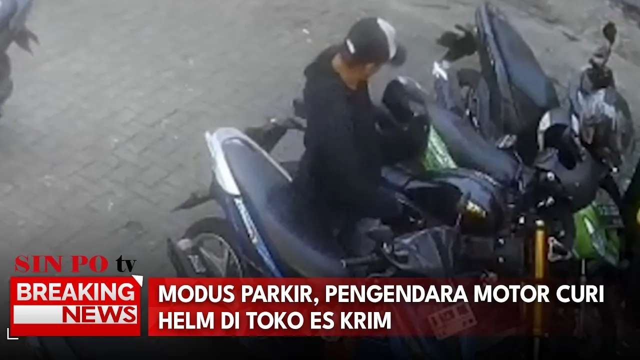 Modus Parkir, Pengendara Motor Curi Helm Di Toko Es Krim