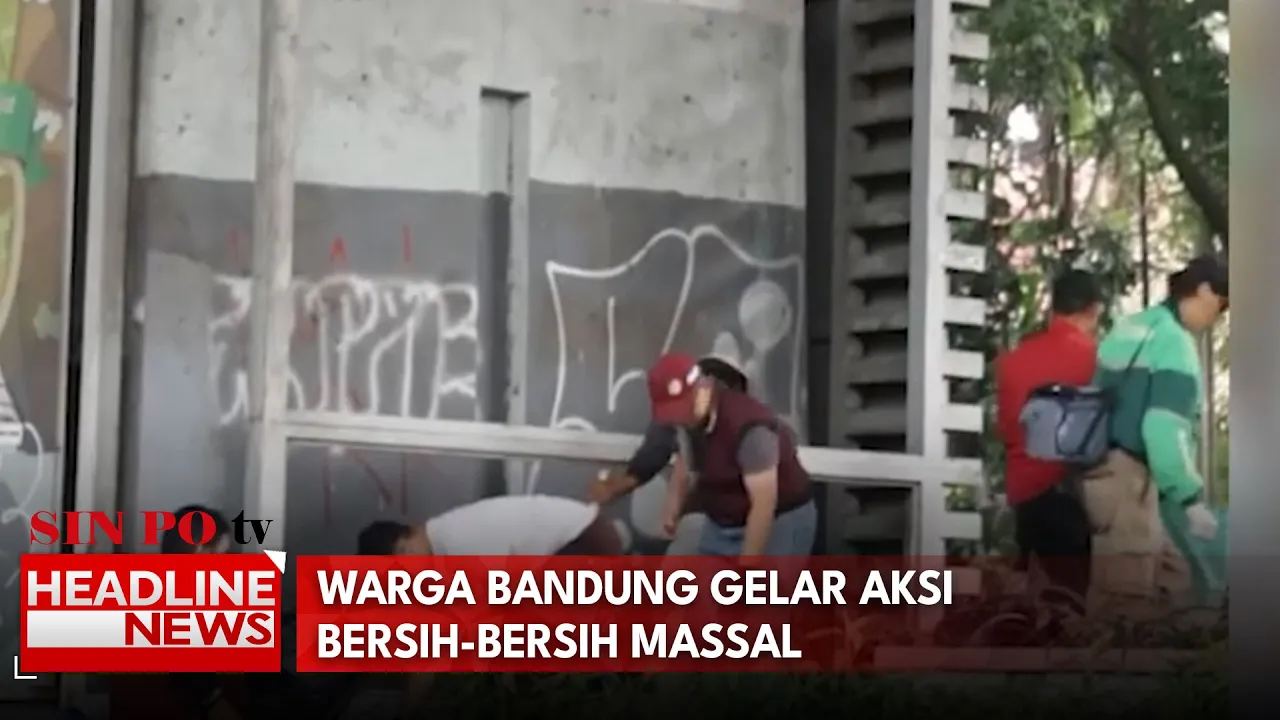 Warga Bandung Gelar Aksi Bersih-Bersih Massal