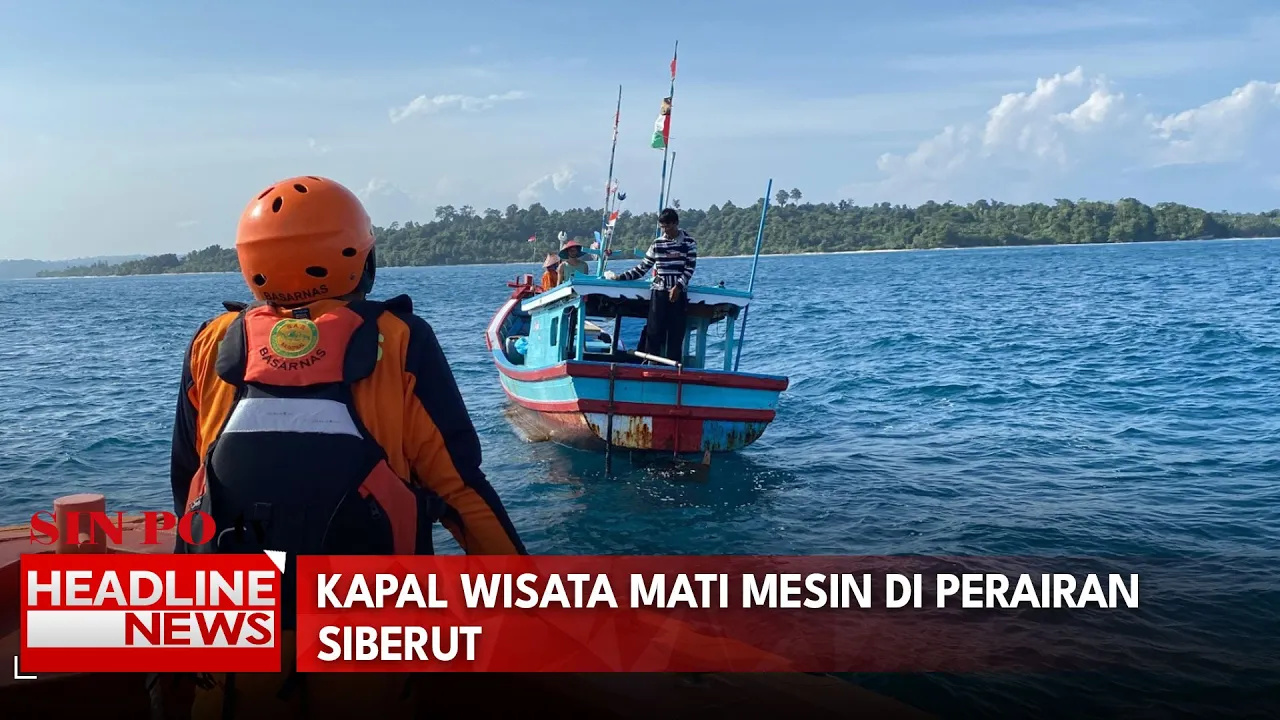 Kapal Wisata Mati Mesin Di Perairan Siberut