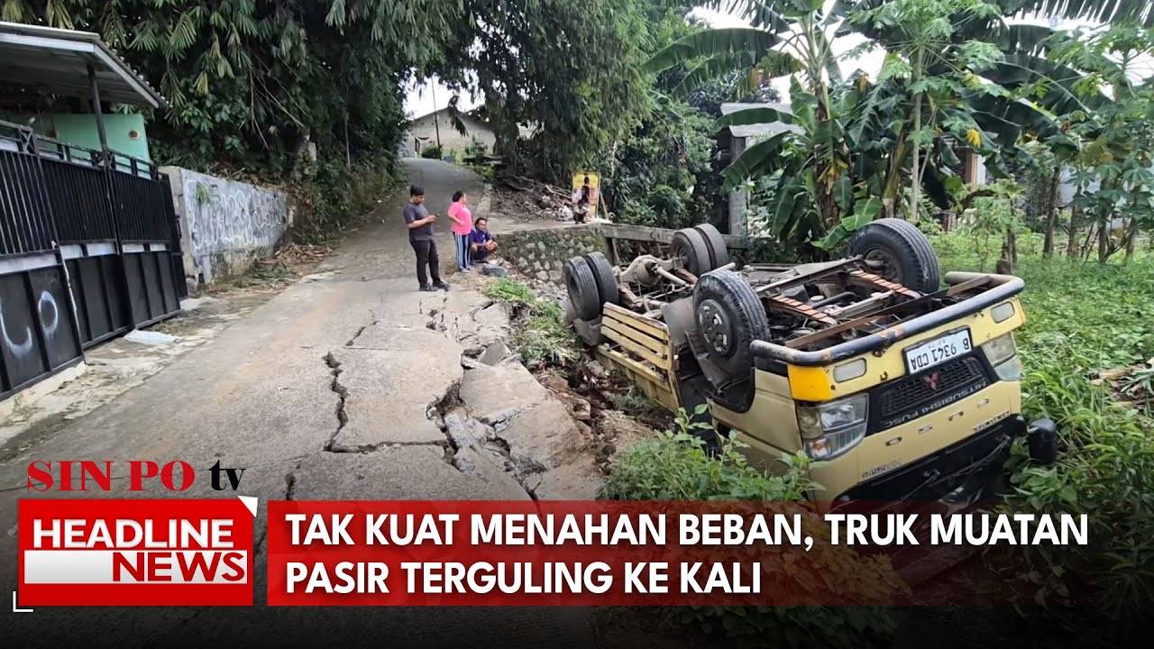 Tak Kuat Menahan Beban, Truk Muatan Pasir Terguling Ke Kali