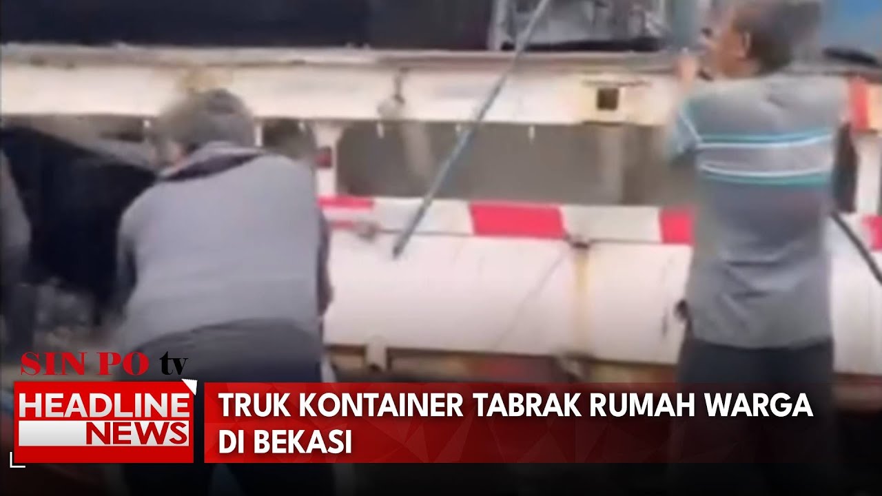 Truk Kontainer Tabrak Rumah Warga di Bekasi