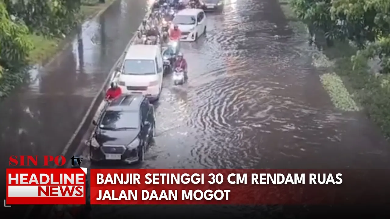 Banjir Setinggi 30 Cm Rendam Ruas Jalan Daan Mogot