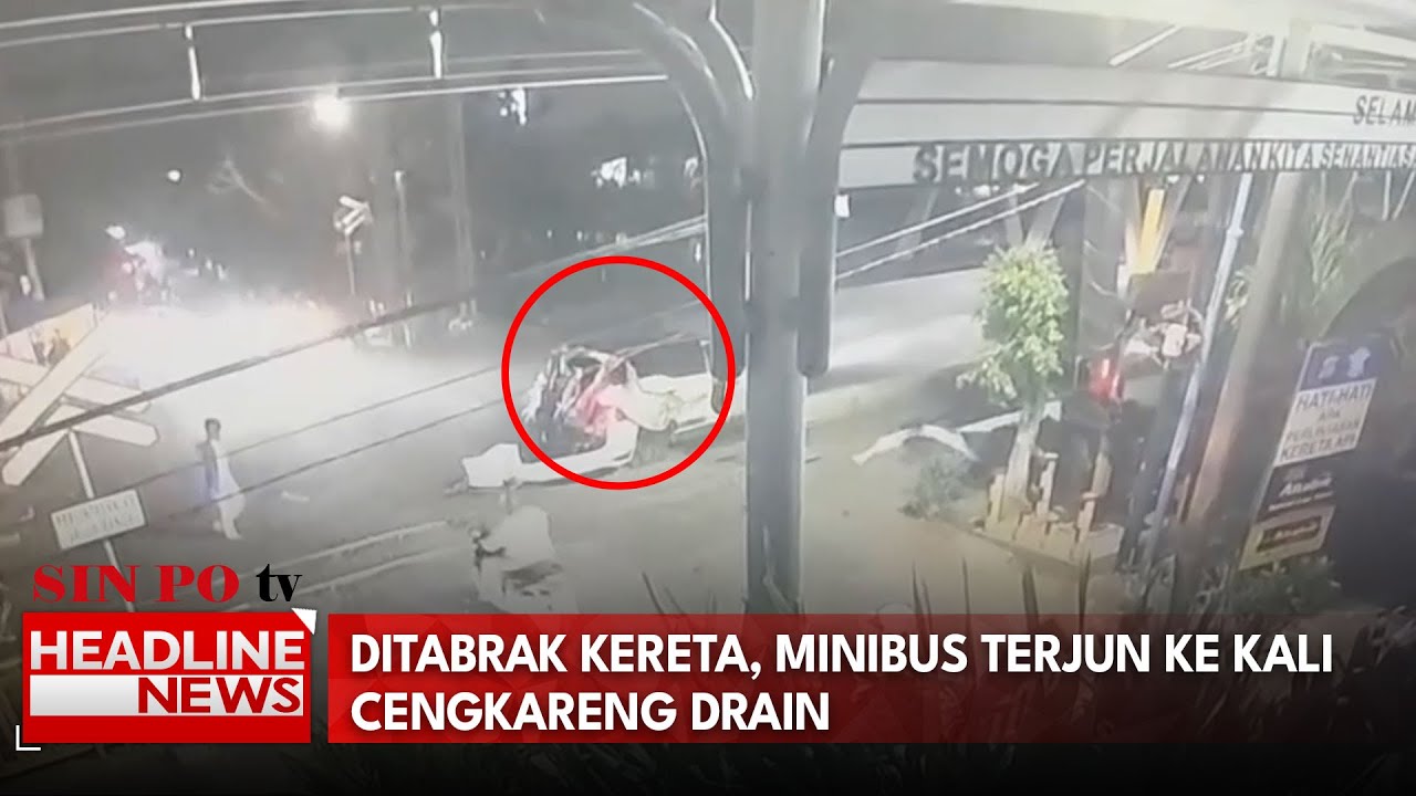 Ditabrak Kereta, Minibus Terjun Ke Kali Cengkareng Drain