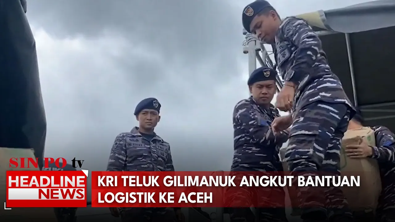 KRI Teluk Gilimanuk Angkut Bantuan Logistik ke Aceh