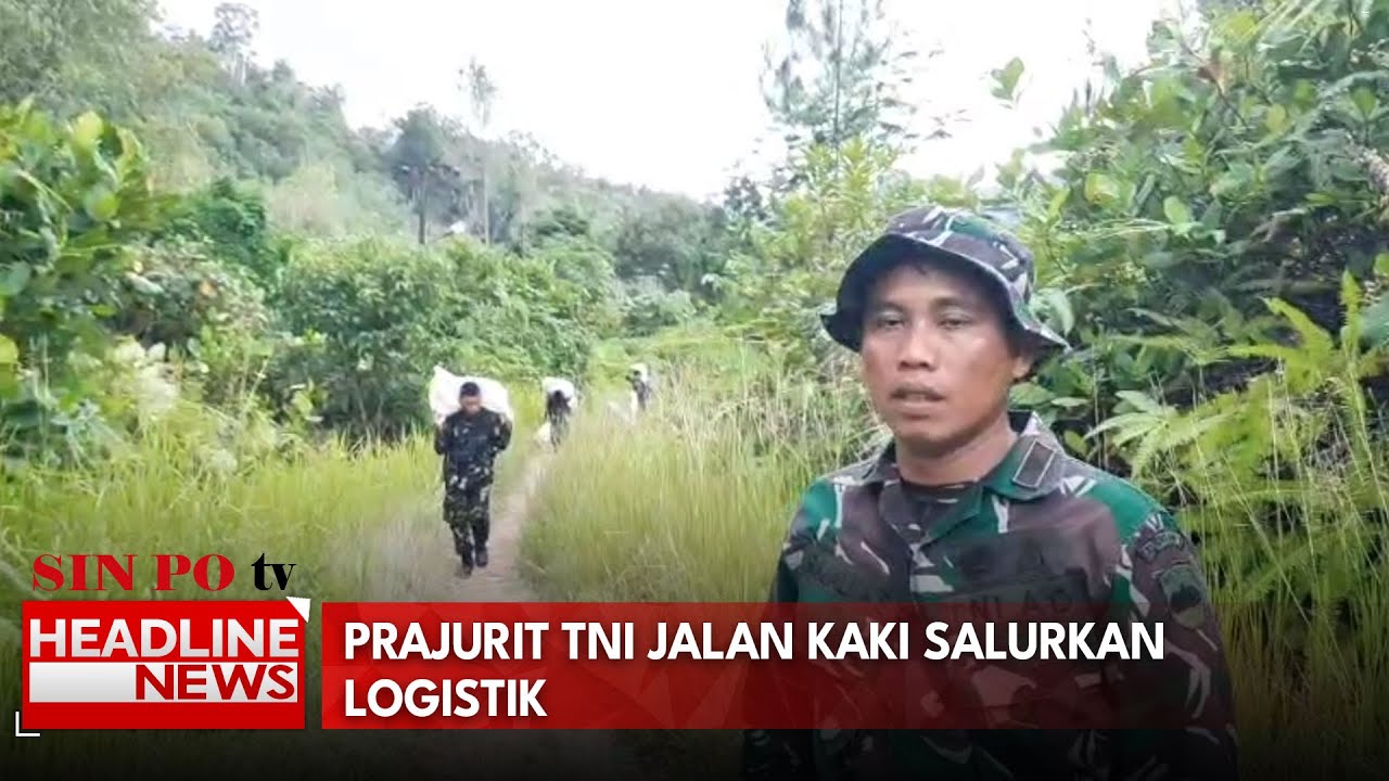 Prajurit TNI Jalan Kaki Salurkan Logistik