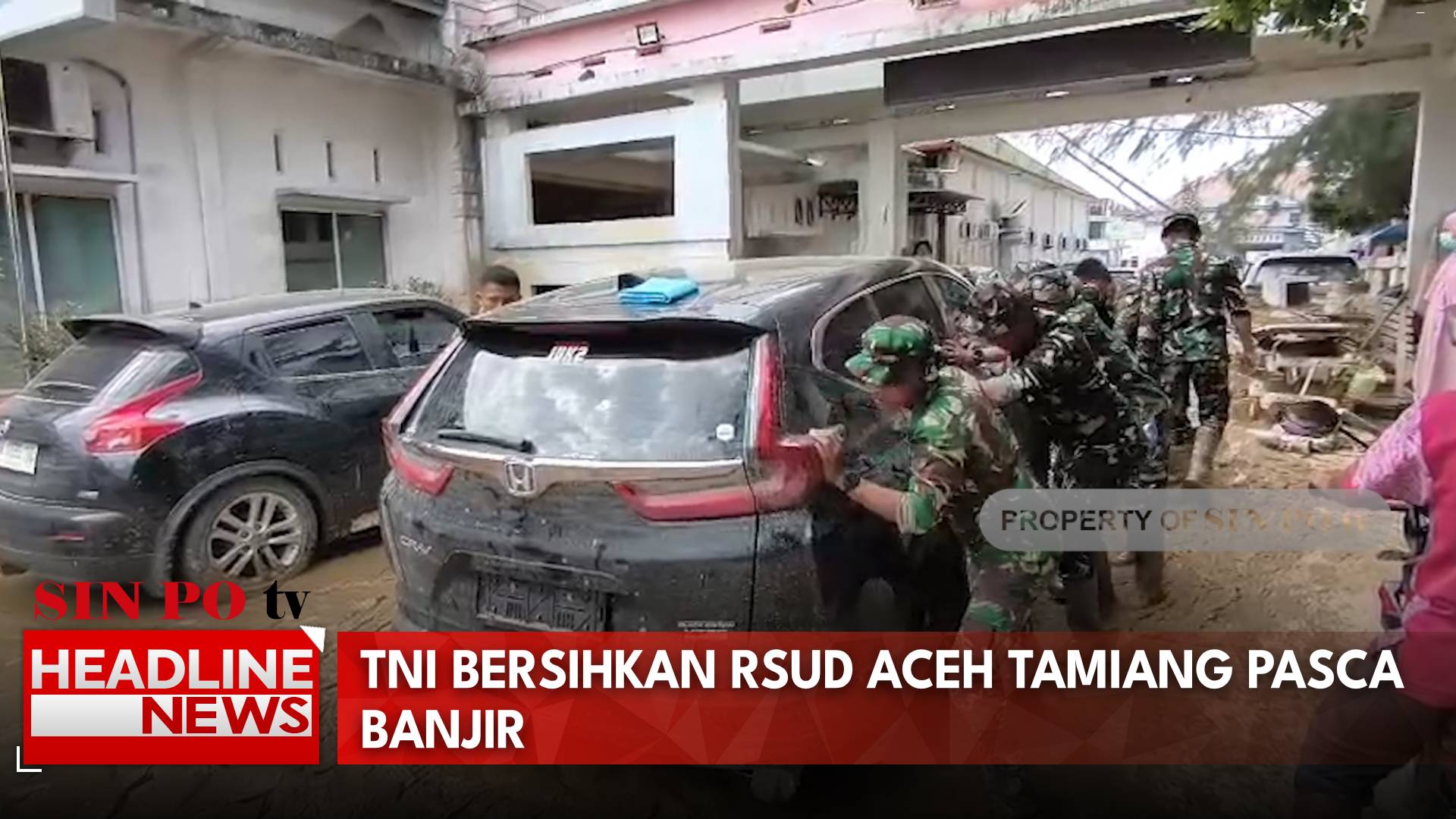 TNI Bersihkan RSUD Aceh Tamiang Pasca Banjir