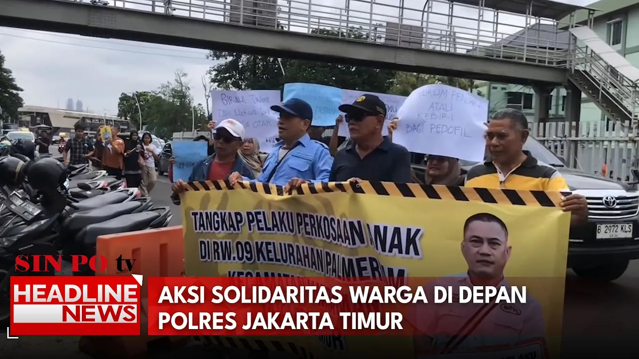 Aksi Solidaritas Warga Di Depan Polres Jakarta Timur