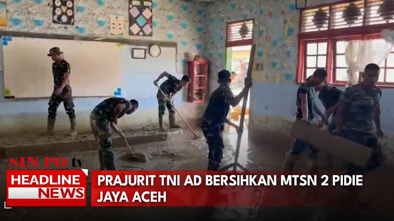 Prajurit TNI AD Bersihkan MTSN 2 Pidie Jaya Aceh