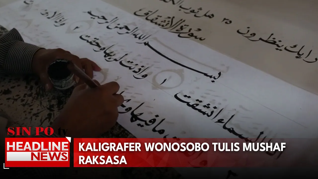 Kaligrafer Wonosobo Tulis Mushaf Raksasa