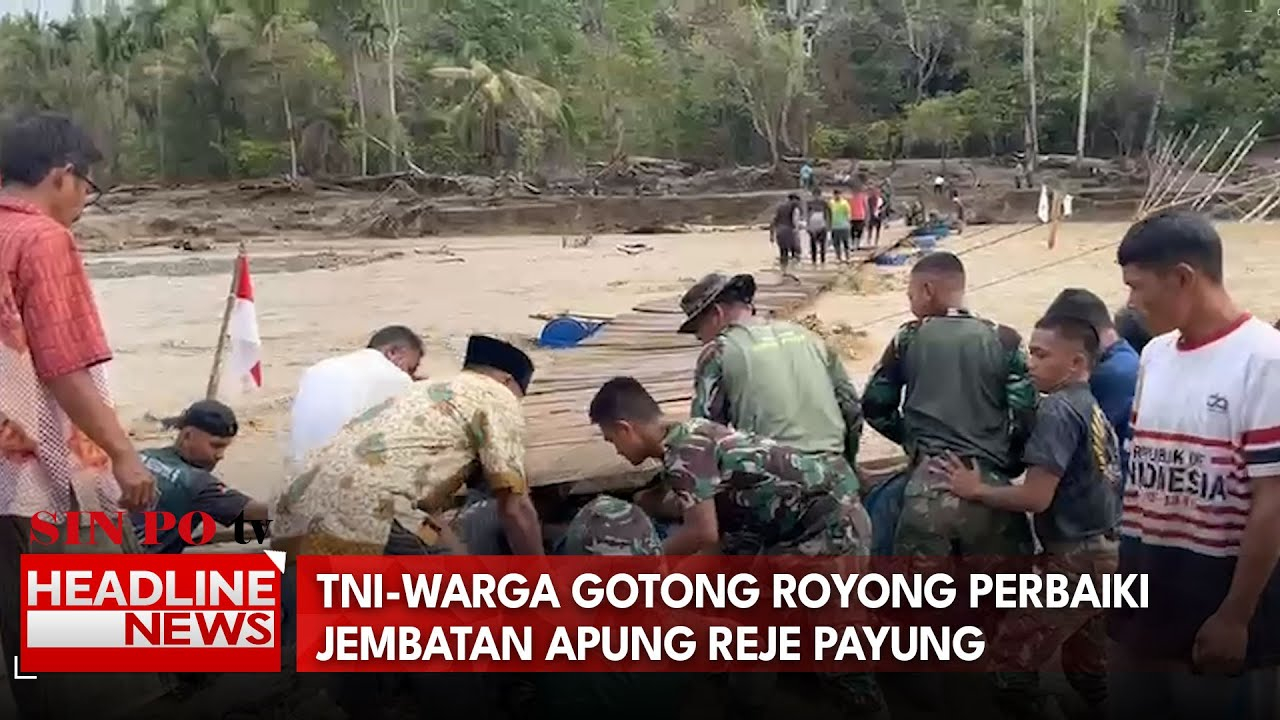 TNI-Warga Gotong Royong Perbaiki Jembatan Apung Reje Payung