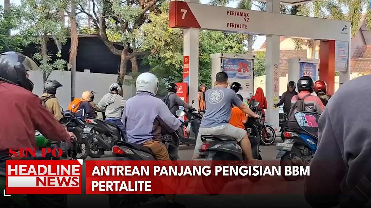 Antrean Panjang Pengisian BBM Pertalite
