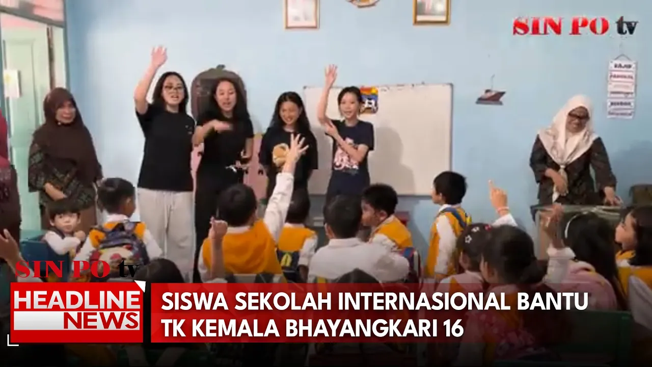Siswa Sekolah Internasional Bantu TK Kemala Bhayangkari 16