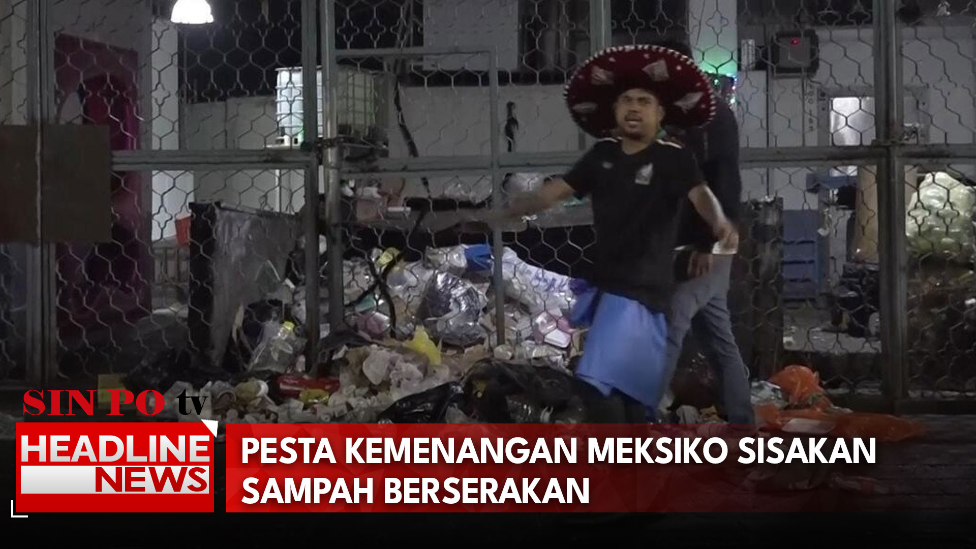Pesta Kemenangan Meksiko Sisakan Sampah Berserakan
